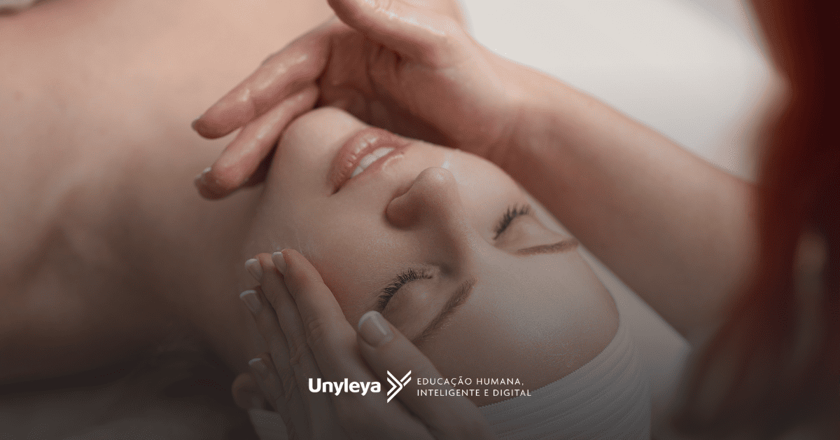 Fisioterapia Dermatofuncional: o que é, o que faz, como funciona e pós-graduação