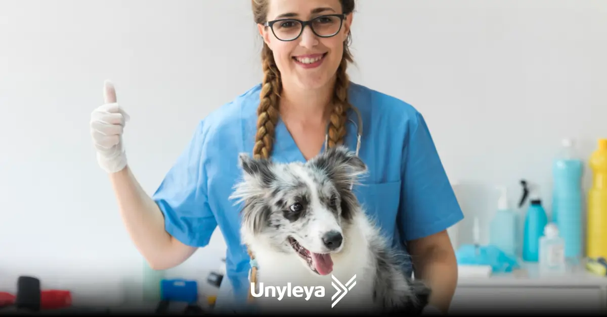 Estudante do curso de veterinária em aula prática com animais.