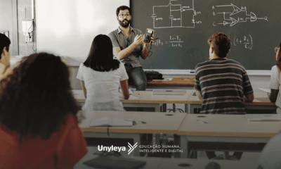 Quanto ganha um professor universitário​? Veja aqui