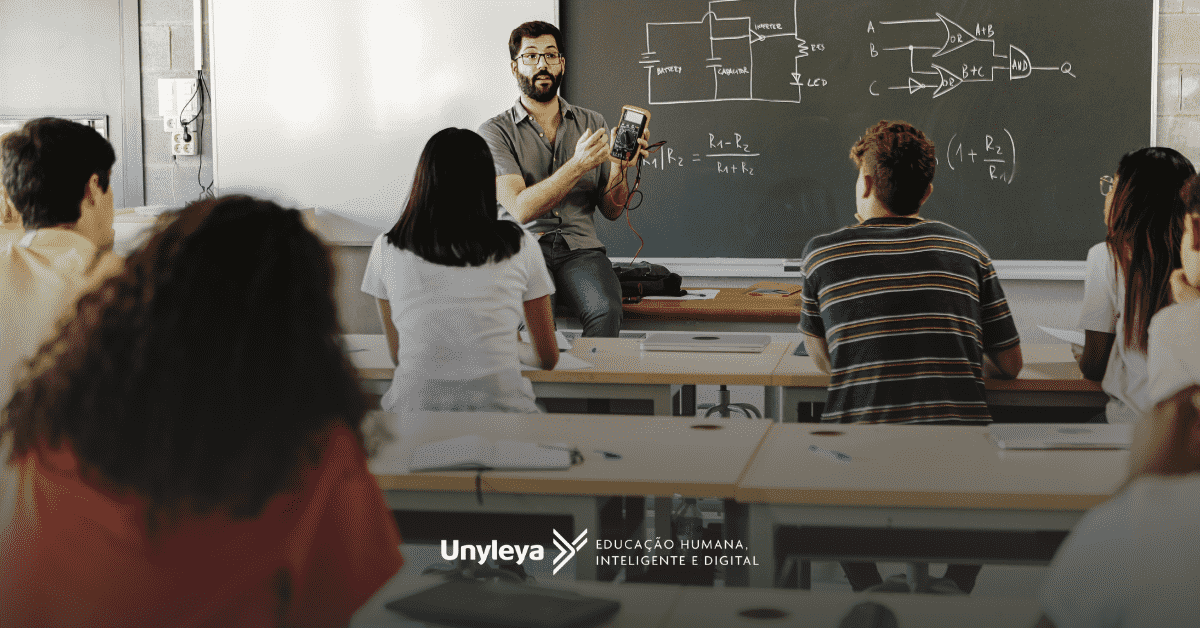 Quanto ganha um professor universitário​? Veja aqui