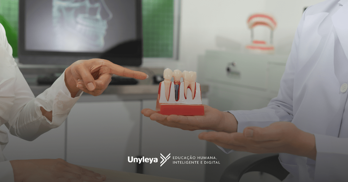 Implantodontia: conheça essa pós-graduação e veja o que estuda